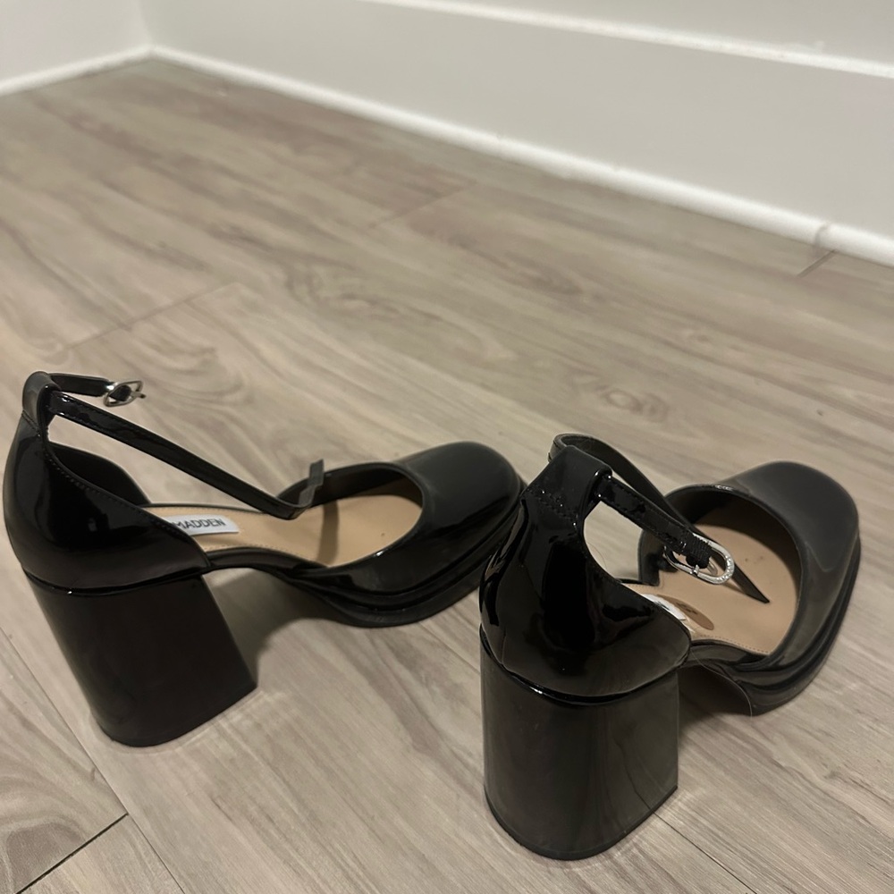 Black Steve Madden Platform Pumps
Size 8 Women